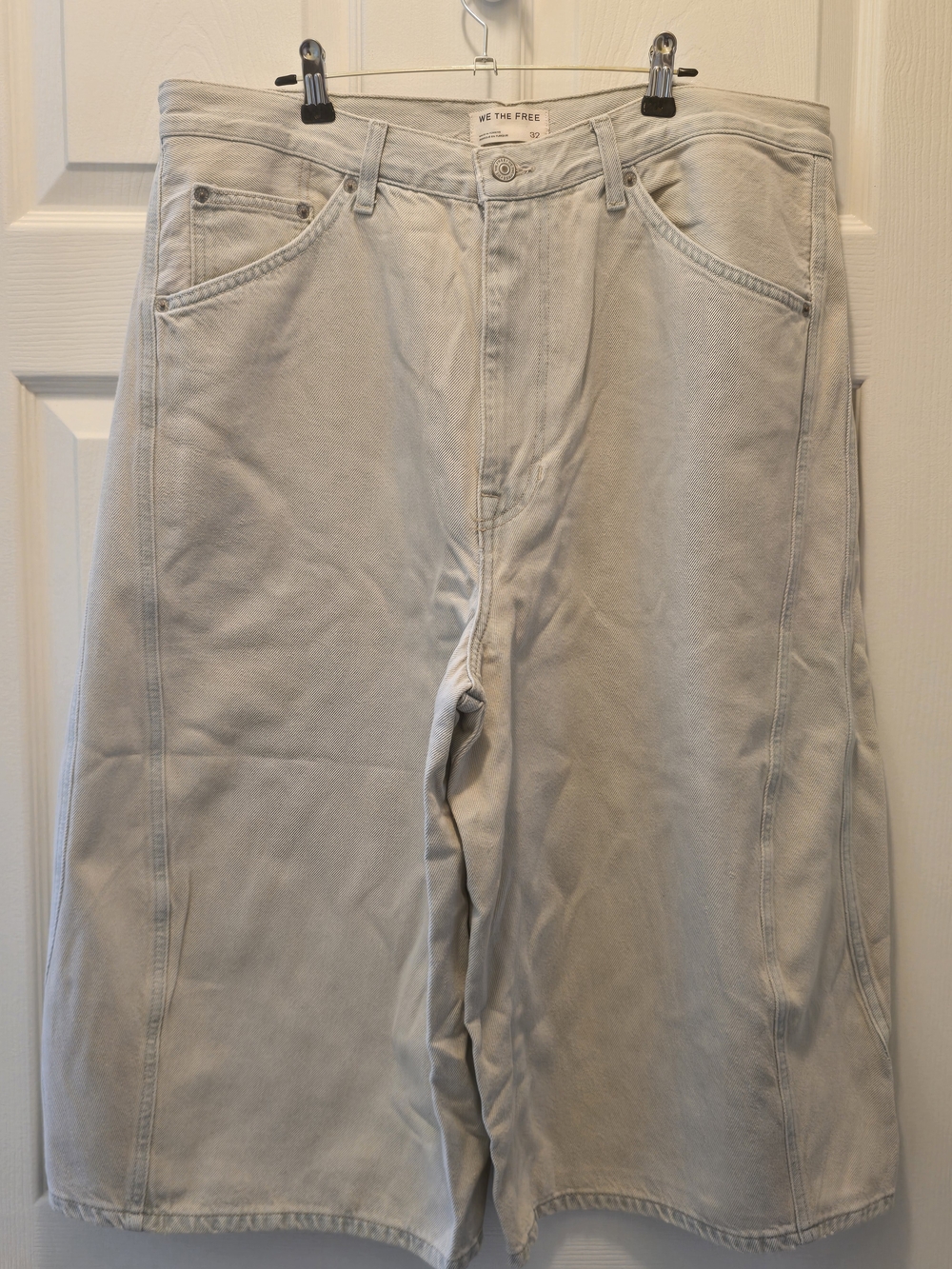 NWOT We The Free Lighwash Barrel Shorts 32